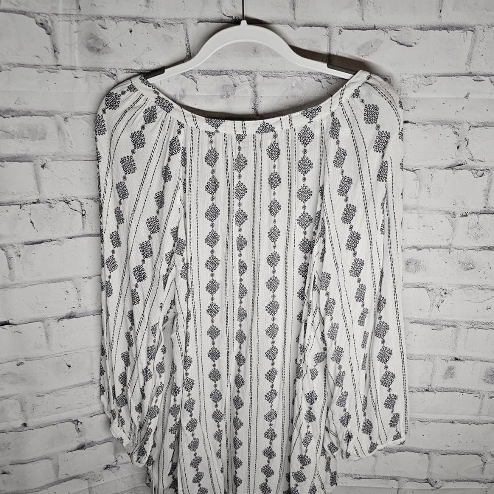 Black and White Print Top - Picture 2 of 6
